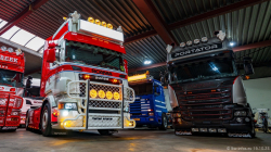 20251019-Tom-Holding-00026